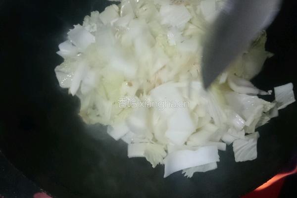 白菜鱼丸汤的做法图解3