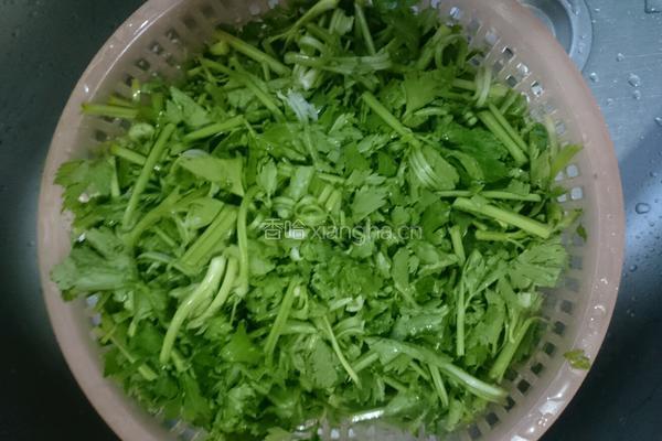 清炒芹菜的做法图解1