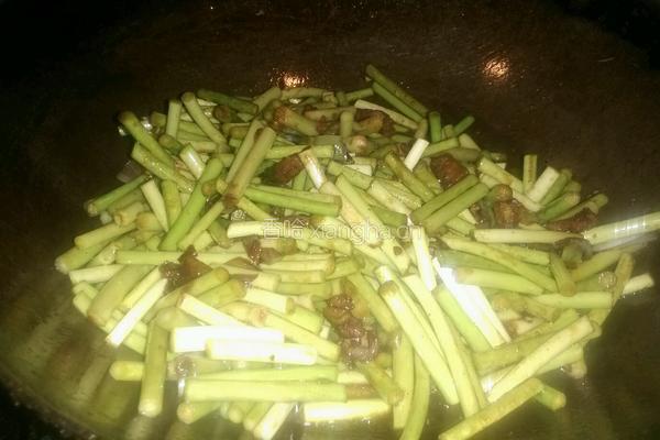蒜苗豆牙肉炒饼的做法图解4