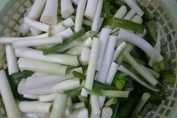 大蒜炒干丝的做法图解1