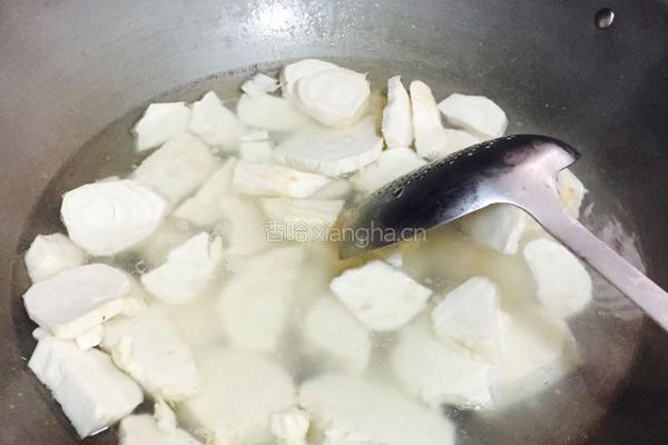 骨头粉葛红箩卜汤的做法图解3