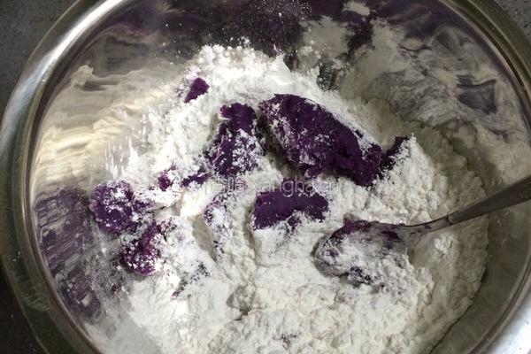 紫薯豆沙汤圆的做法图解3