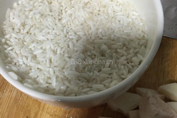 香菇芋头米饭的做法图解1