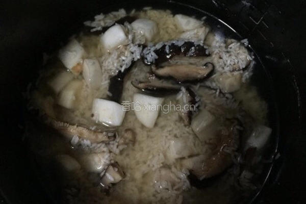香菇芋头米饭的做法图解4