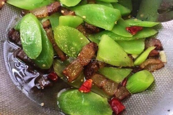 莴笋炒腊肉的做法图解3