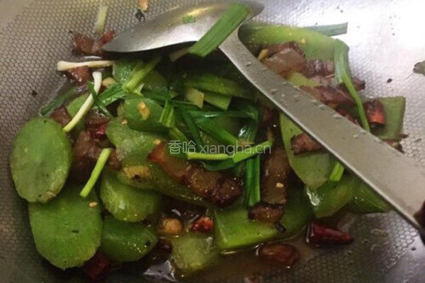 莴笋炒腊肉的做法图解4