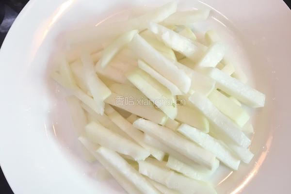 蒜蓉虾米炒芥菜头的做法图解2