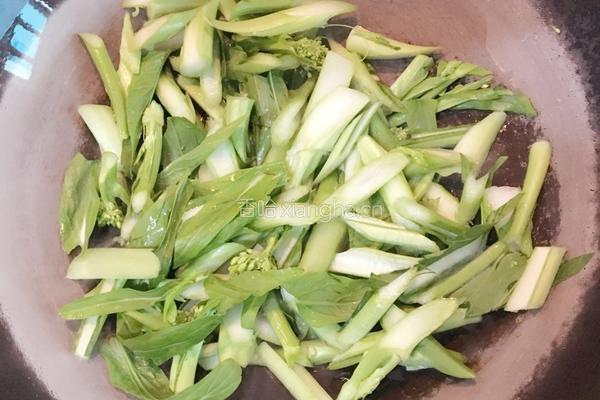 清炒白菜心的做法图解3