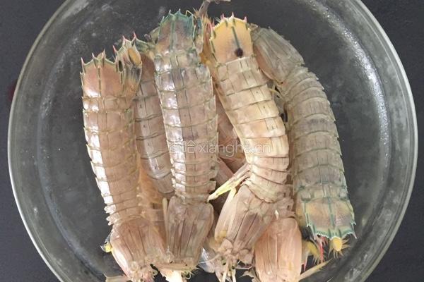 椒盐濑尿虾的做法图解1
