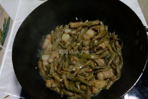 五花肉炖干豆角的做法图解11