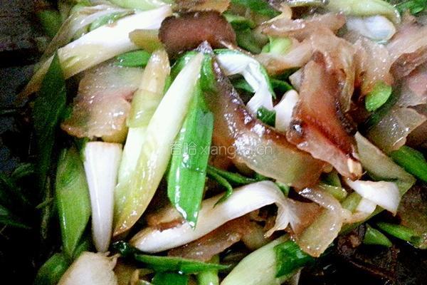 蒜苗炒腊肉的做法图解8