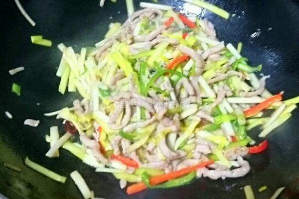 韭黄炒肉丝的做法图解8
