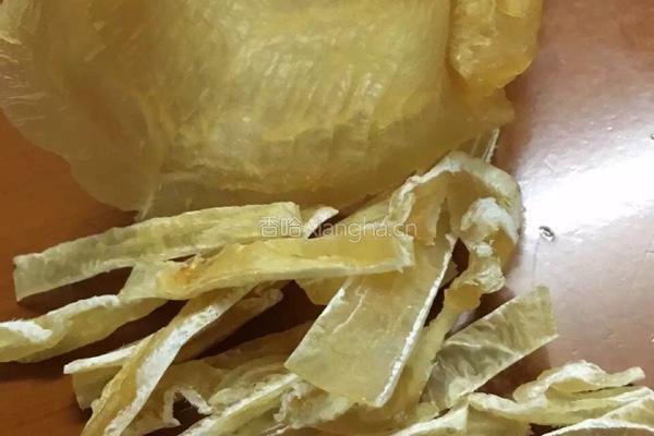 花胶炖排骨和党参的做法图解1