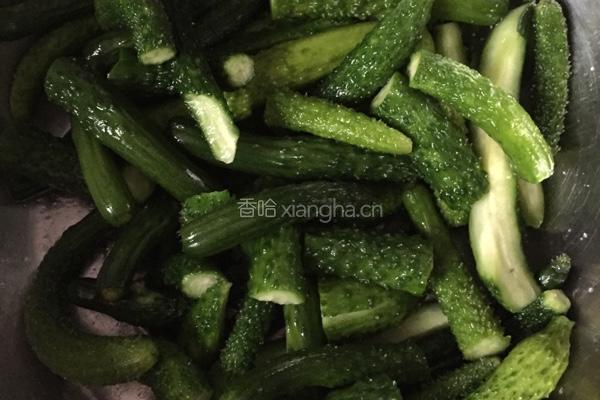 腌小黄瓜的做法图解1