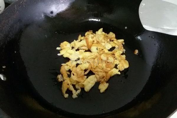 萝卜干香肠炒饭的做法图解3