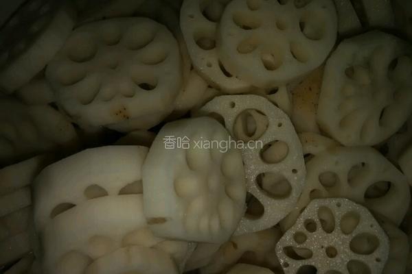 肉片香菇炖莲藕的做法图解2