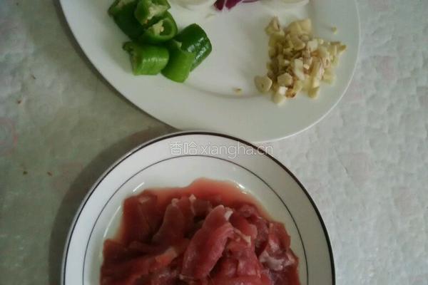 牛肉炒洋葱的做法图解1