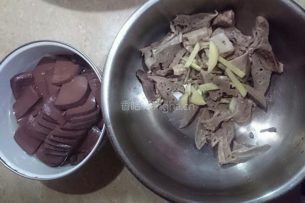 鸭血羊杂汤的做法图解1