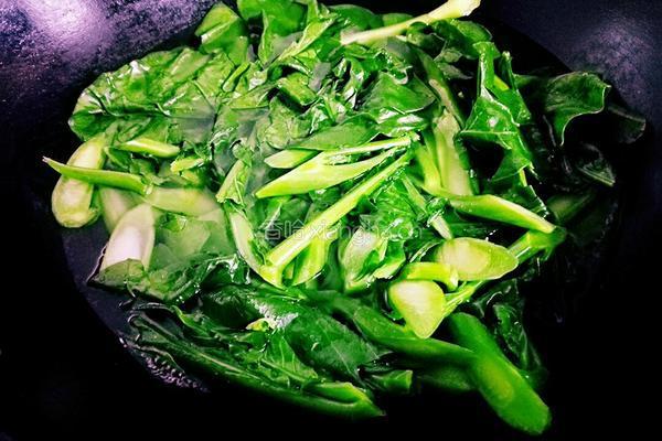 腊肠炒芥兰的做法图解3