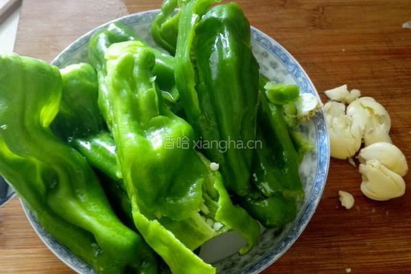 香煎虎皮椒的做法图解1