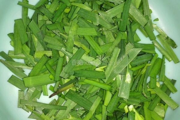 韭菜炒土豆丝千叶豆腐小肠的做法图解2