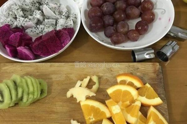 水果圣诞树的做法图解2