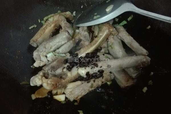 豆鼓焖排骨的做法图解7