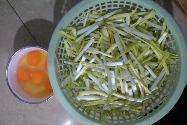 韭黄炒蛋的做法图解1