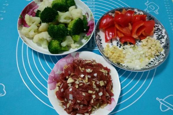 双花炒牛肉的做法图解2