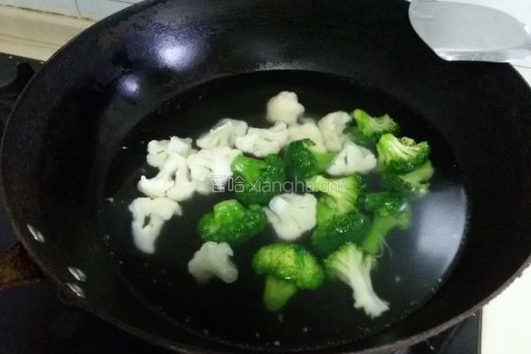 双花炒牛肉的做法图解3