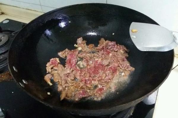 双花炒牛肉的做法图解4