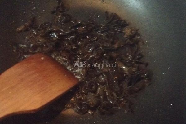 木耳炒鸡蛋的做法图解5