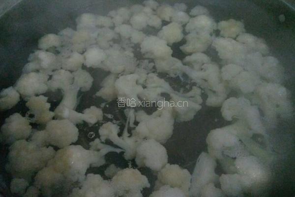 番茄沙司炒菜花的做法图解3