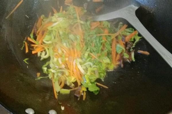 牛干巴蔬菜炒饭的做法图解2