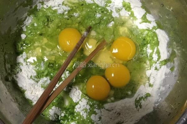 菠菜汁鸡蛋饼的做法图解4