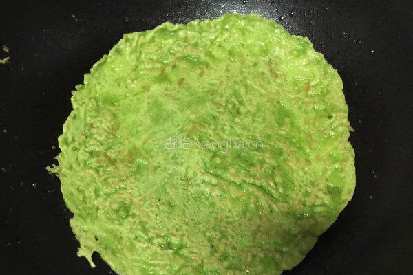 菠菜汁鸡蛋饼的做法图解7