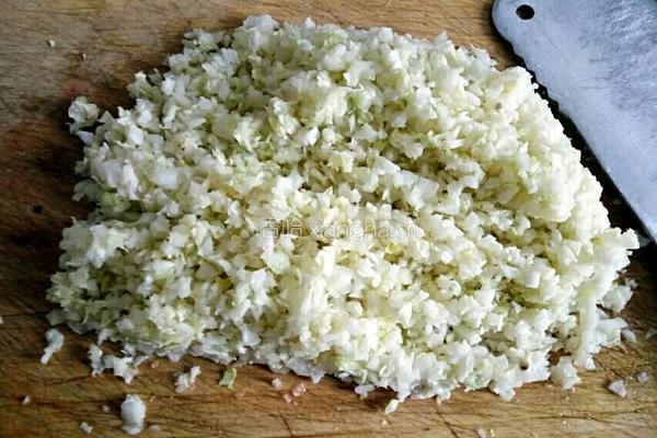 白菜饺子的做法图解3