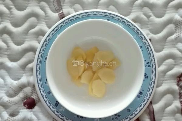 砂锅鲫鱼汤的做法图解4