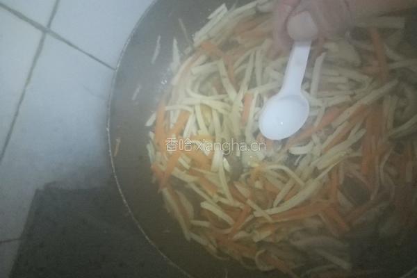 冬笋香菇胡萝卜香干丝小炒的做法图解7