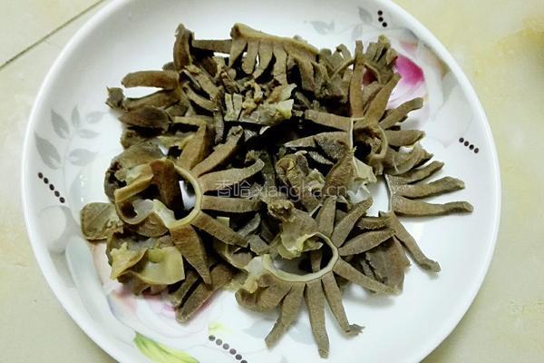 酸豆角炒鸭胗的做法图解4