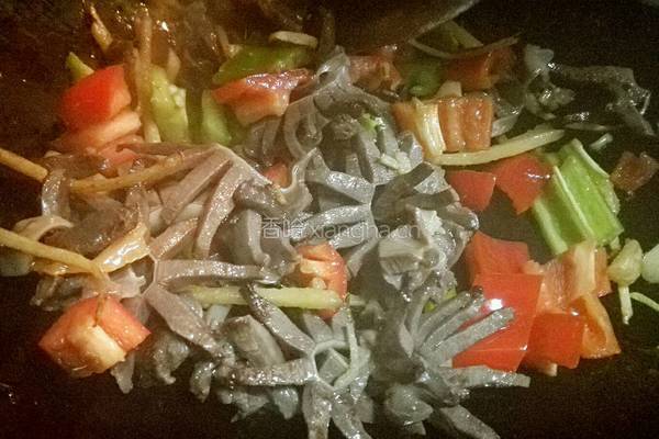酸豆角炒鸭胗的做法图解8