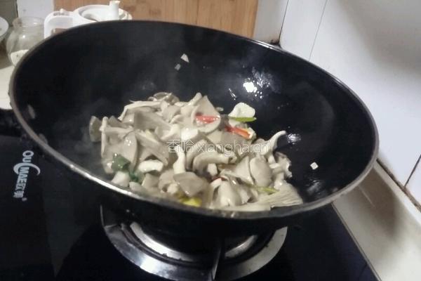 蘑菇青菜的做法图解8