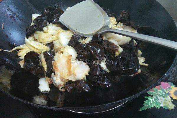 白菜炒木耳的做法图解5