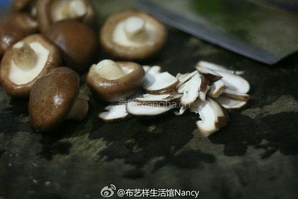 韭菜鸡蛋馅饺子的做法图解3
