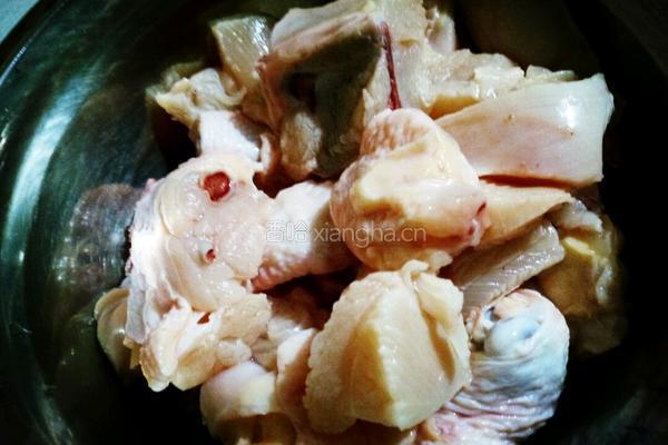 红烧鸡肉土豆的做法图解1