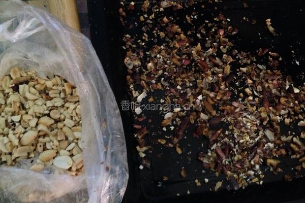 花生牛轧糖的做法图解1