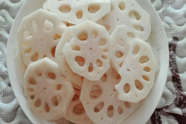 莲藕炒虾皮的做法图解2