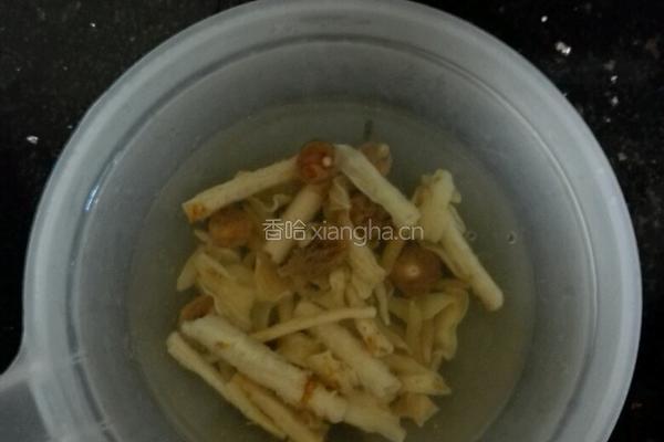 石斛虫草花鸡汤的做法图解2