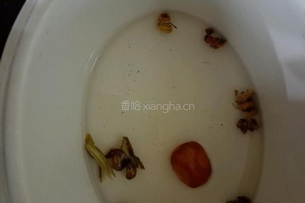 石斛虫草花鸡汤的做法图解3