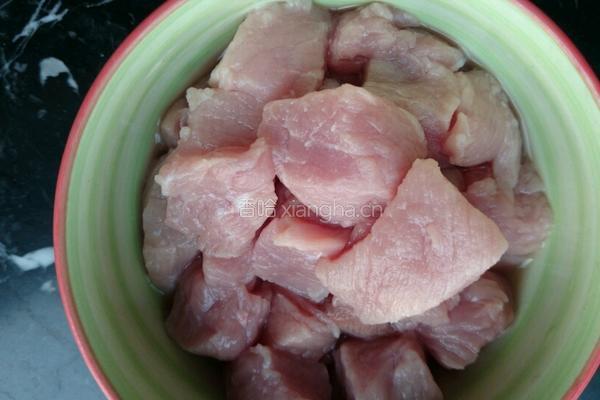 鲜香土豆烧肉的做法图解1